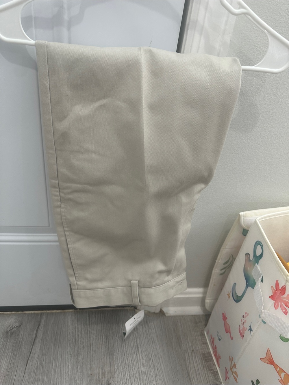 Mens Classic Chino Bottoms in Cream